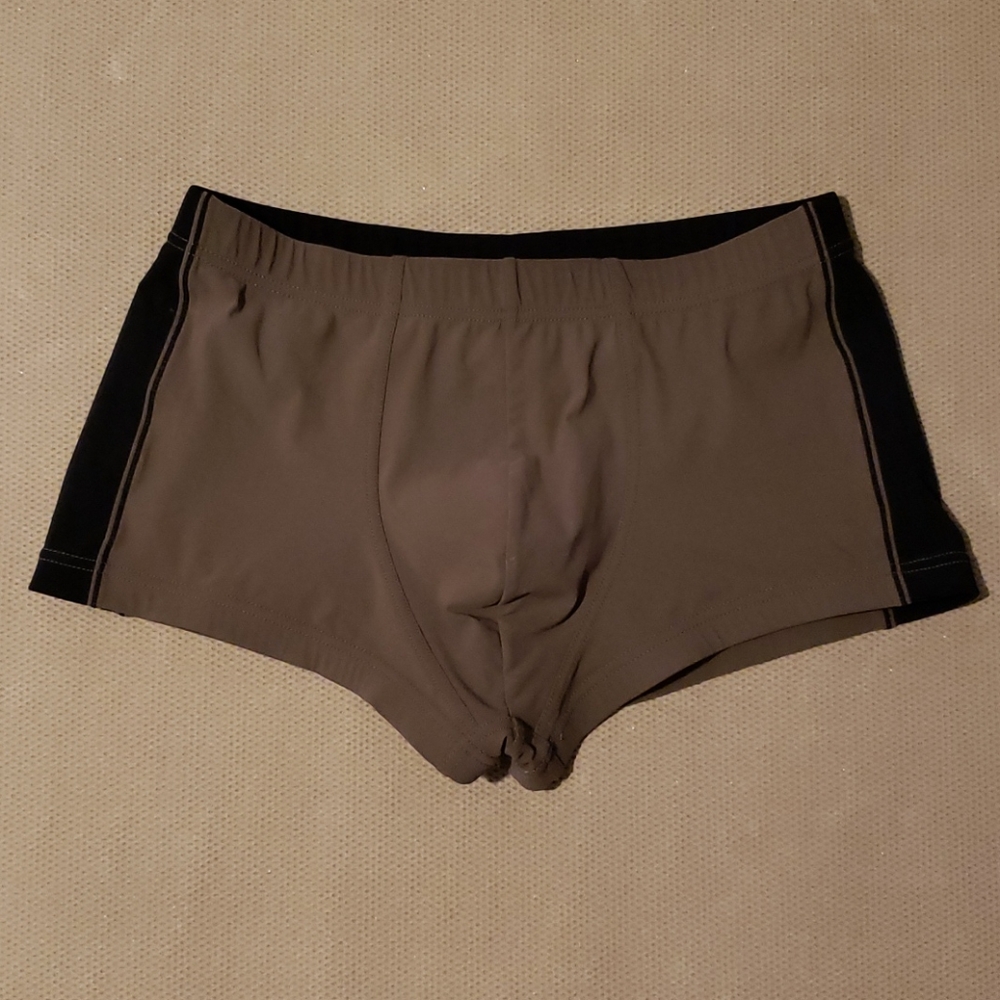 JM Size 34 11/2" inseam swim shorts.